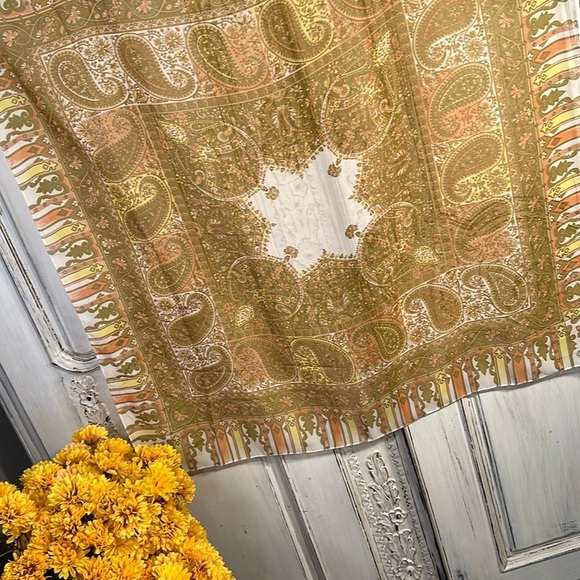 Beautifully Chic Paisley Pattern Scarf Square - Picture 2 of 9